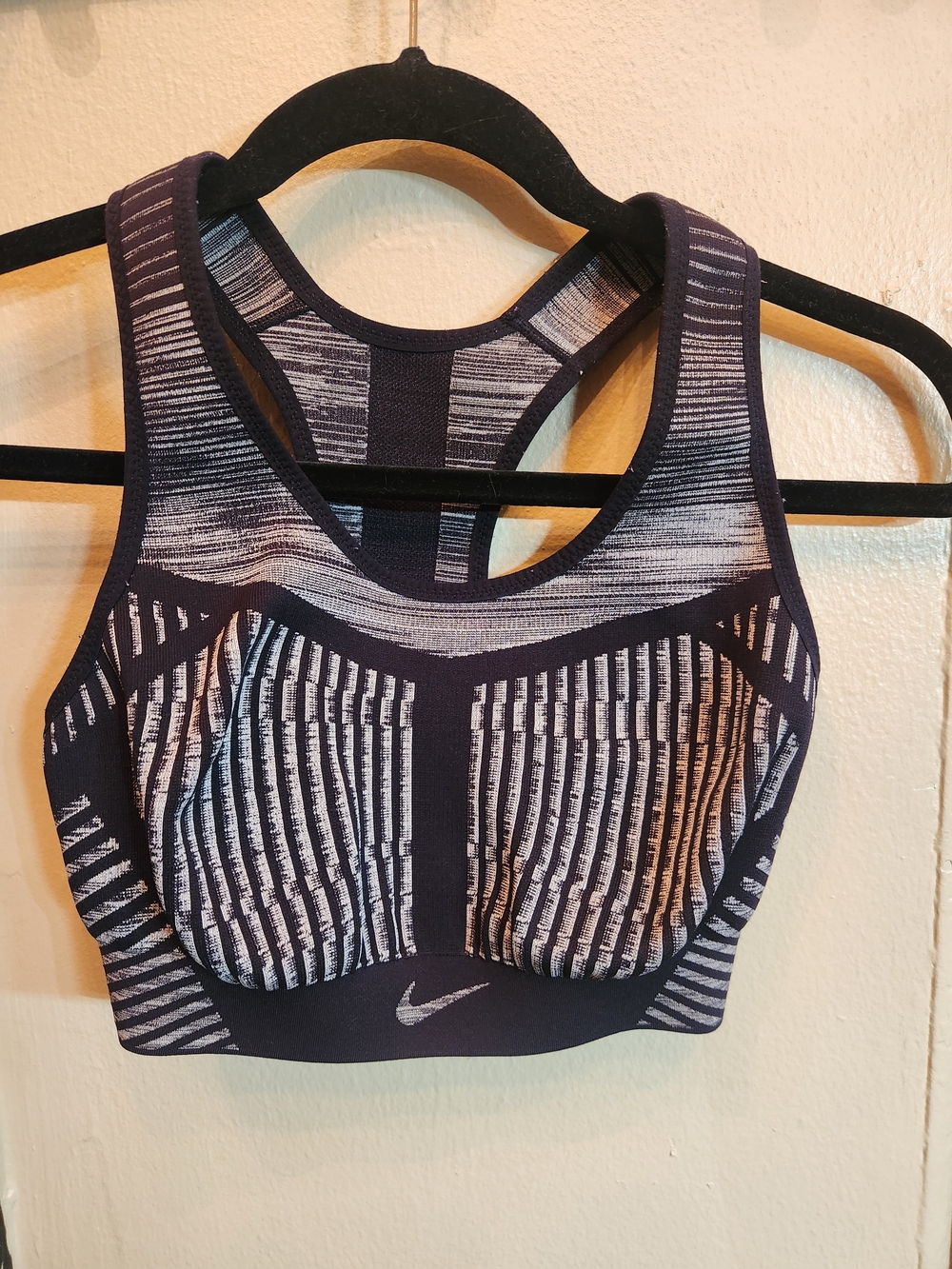 Nike Women's FE/NOM Flyknit Sports Bra